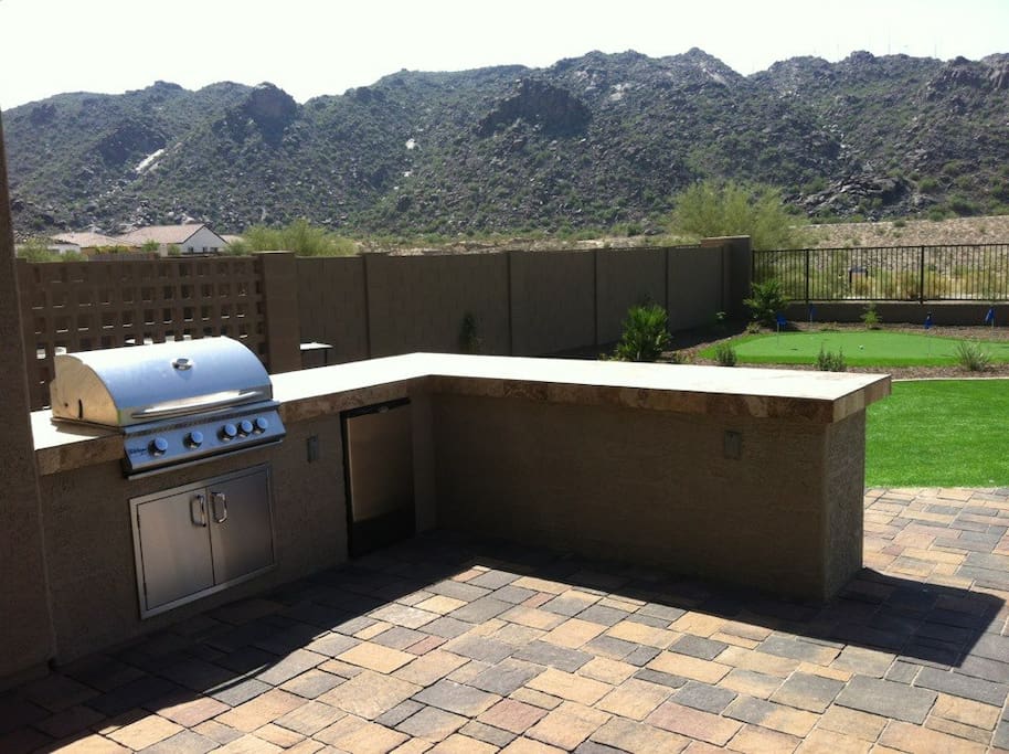 natural gas grill, fridge, island