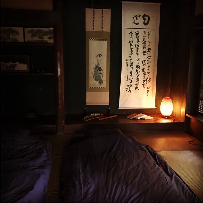 静寂に包まれた、日々の疲れを癒す寝室