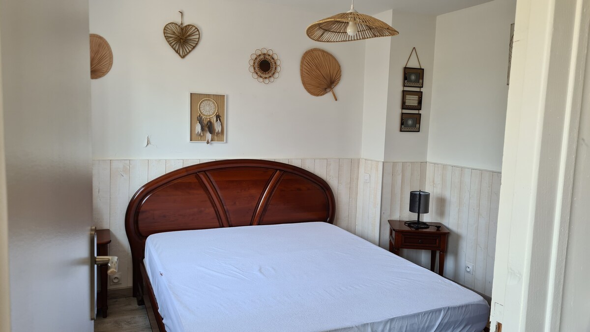 ห้องนอนชั้นล่าง