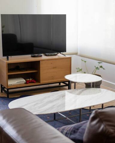 Designer HUGE 2 BR Duplex, Steps to BTS,EMQUARTIER gallery image 4