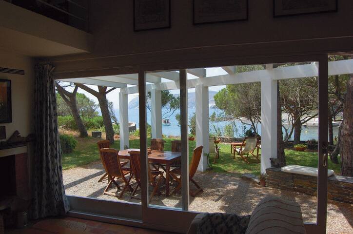 Casa para 8 personas en 1a línea de playa gallery image 3