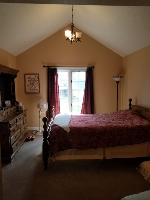 Bedroom 1: queen bed with adjustable firmness with connected, private Jack & Jill bathroom.