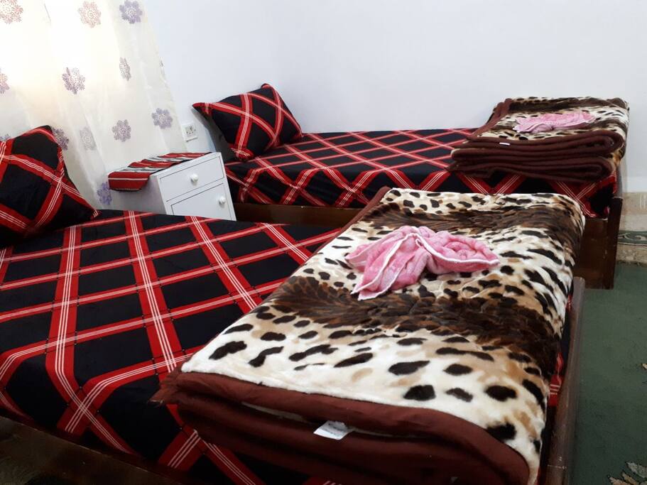 2 single beds
