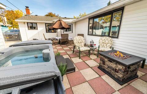Hot Tub Relaxing Retreat! Near All Attractions!