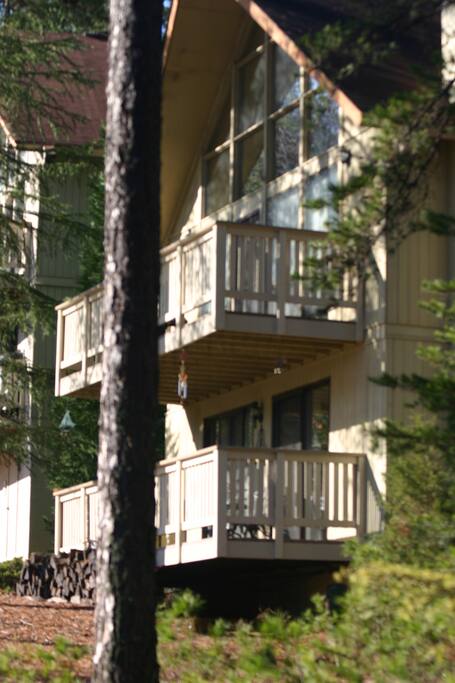 Ground floor overlooking 2nd hole of golf course