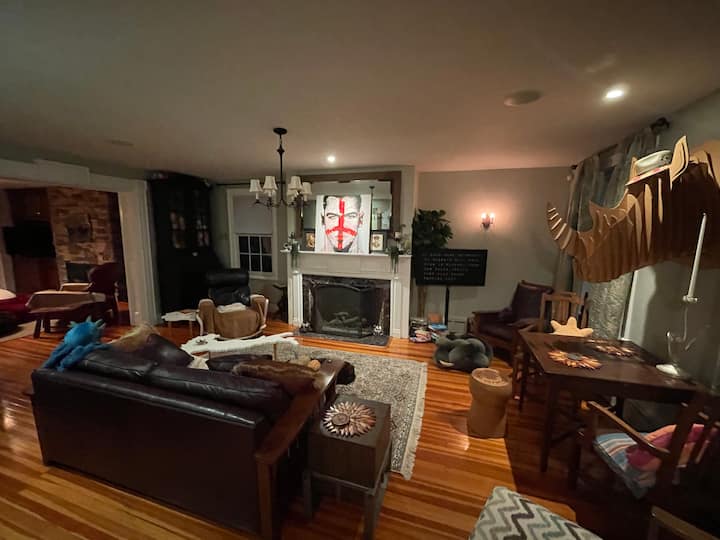 The Historic Jesse Buel Farmhouse - Bethlehem, NY