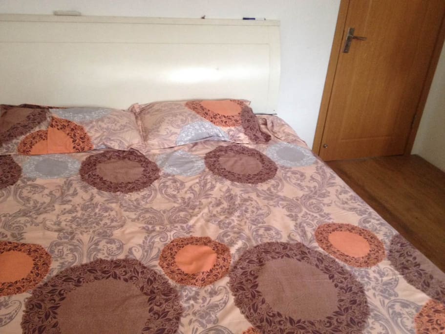 Big size bed