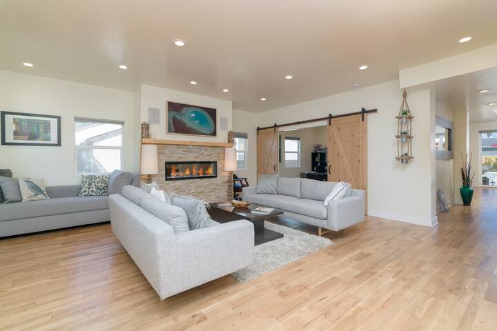 Dream vacation beach home 5 blocks from beach! gallery image 3