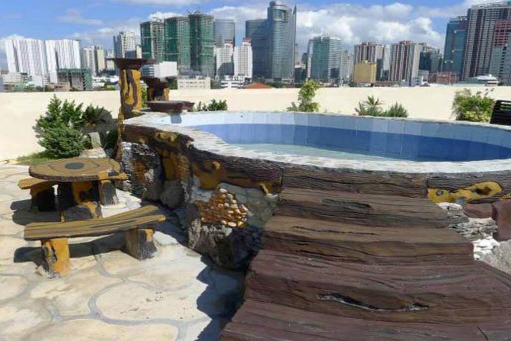 This condominium features a swimming pool situated at the rooftop.