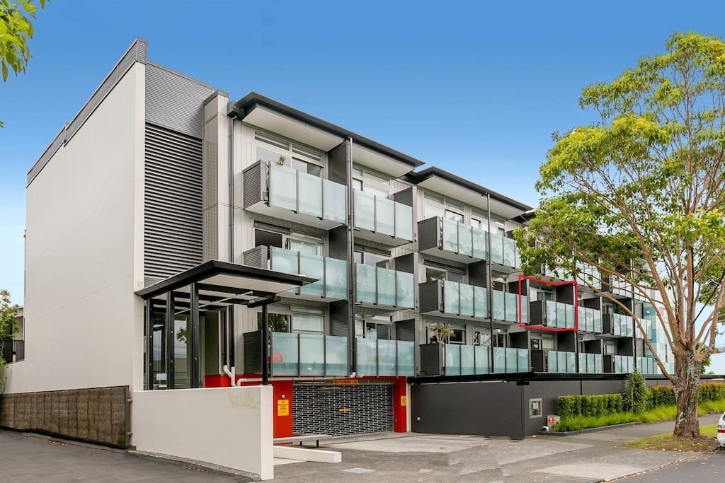 Perfect Location 200m from Ponsonby central