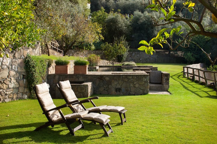 House, Terrace, Shared Garden/pool, View, Sleeps 4 - Sorrente