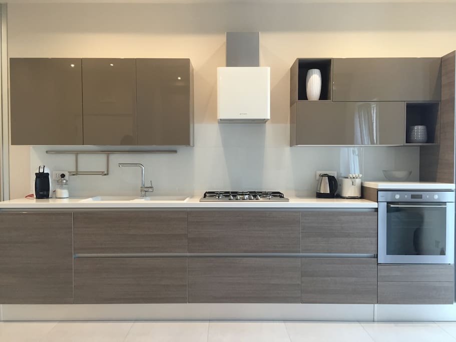 Cucina completa di lavastoviglie - Full equipped kitchen with dishwasher