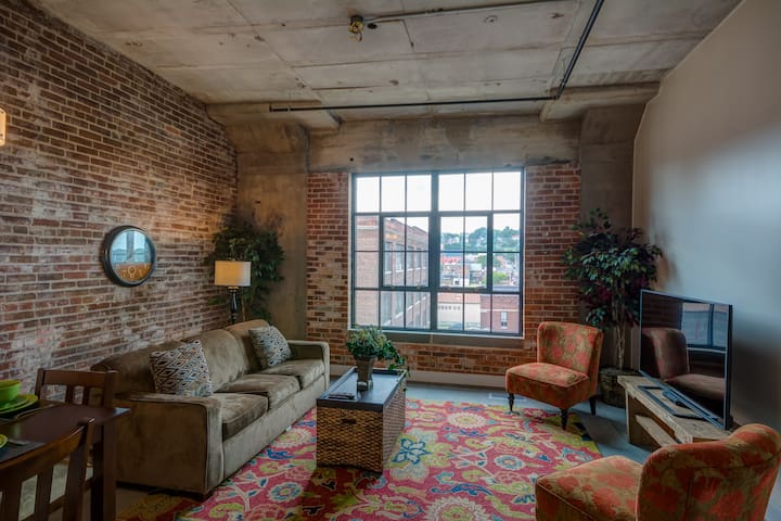 Novelty Iron Works - # 508 Bluffview Penthouse