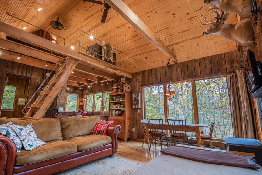 Guide to the most romantic cabins in Ohio. Perfect honeymoon cabins or weekend getaway retreat for couples and friends. Stunning cabins with hot tubs for all round relaxation. #usa | Romantic Vacations In Ohio | Romantic Stays In Ohio | Romantic Luxury Cabins In Ohio | Romantic Getaways In Ohio With Hot Tubs | Romantic Treehouse Getaways In Ohio | Honeymoon Cabins Hocking Hills Ohio | Romantic Ohio Cabins With Hot Tubs | Honeymoon Cabins In Ohio | Romantic Cabins Ohio | Romantic Cabins In Ohio with hot tubs