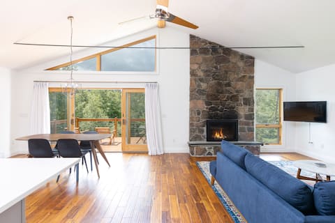 Modern Ski-Home With Views Near Hunter & Windham