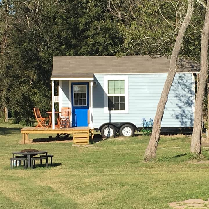 Bluebonnet - Pet Friendly, CLEAN TinyHouse on Farm