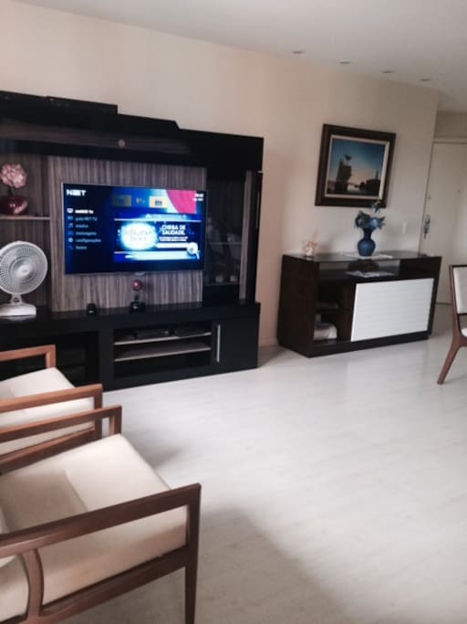 Sala com ar, TV LCD.