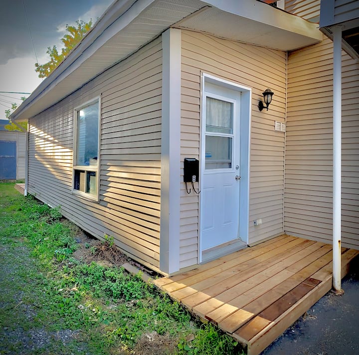 Cute Bright High Ceiling Apt With Yard In Hull - Ottawa