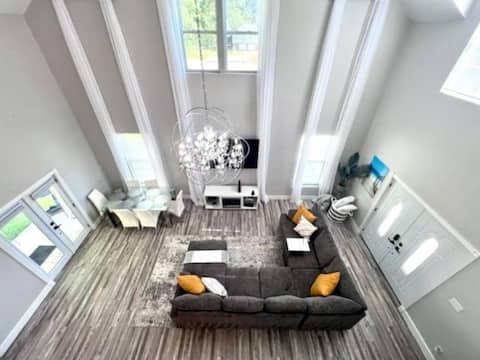 New modern home 10 min to Downtown River Street!