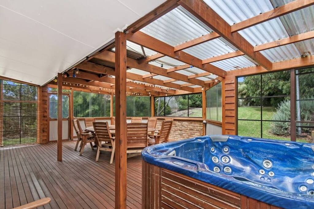 Entertainment deck