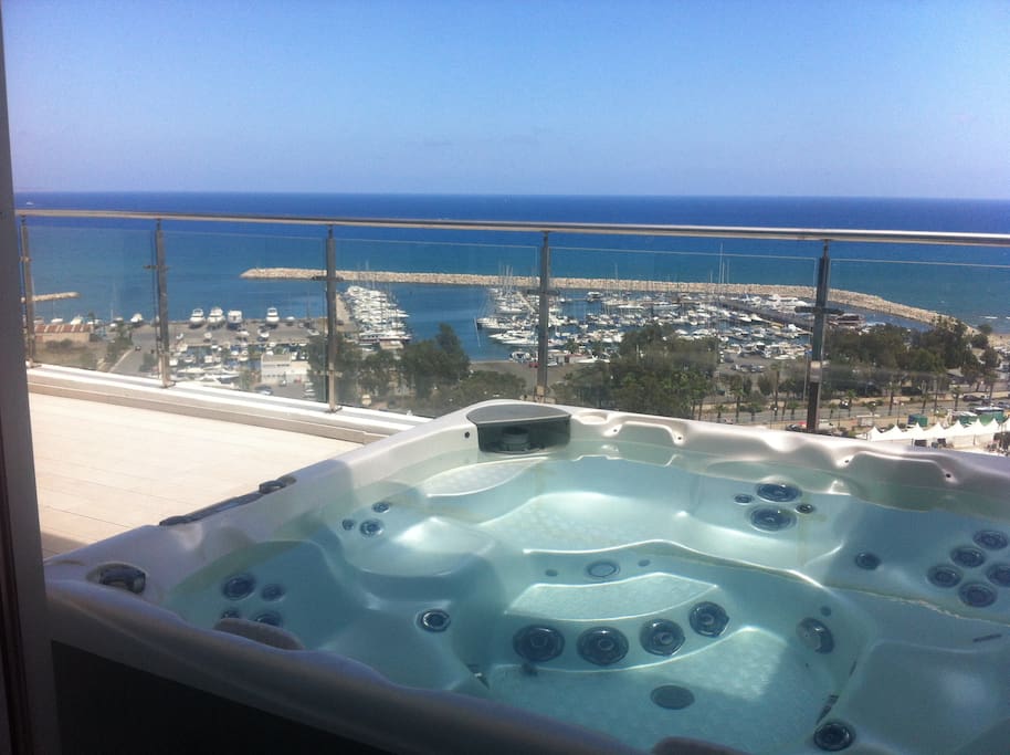 Outdoor Jaccuzzi on 12th floor with amazing sea view