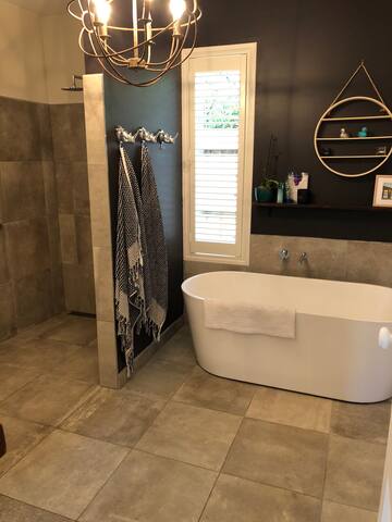 The Hamptons gallery image 4