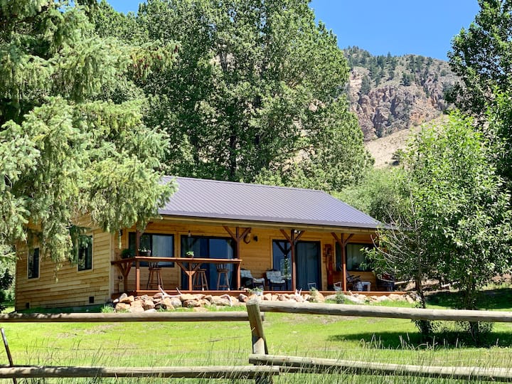Sage Cabin 4 Miles from YNP & Hot Springs Ranches for Rent in