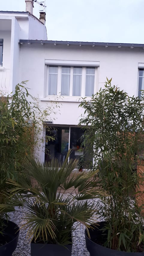 Maison de ville avec jardin à 200 m de La Rochelle