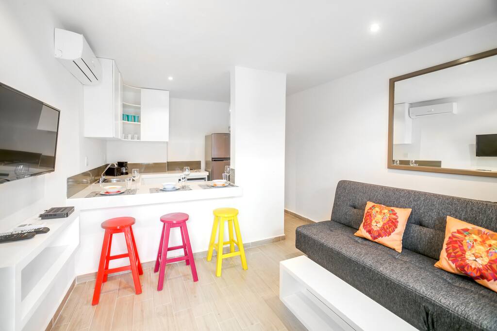 Living room with sofa bed, wifi, tv and cable