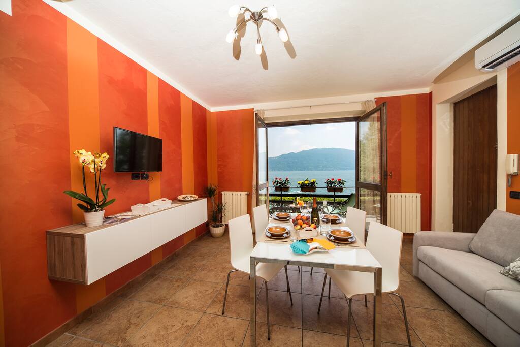 Salotto sul lago