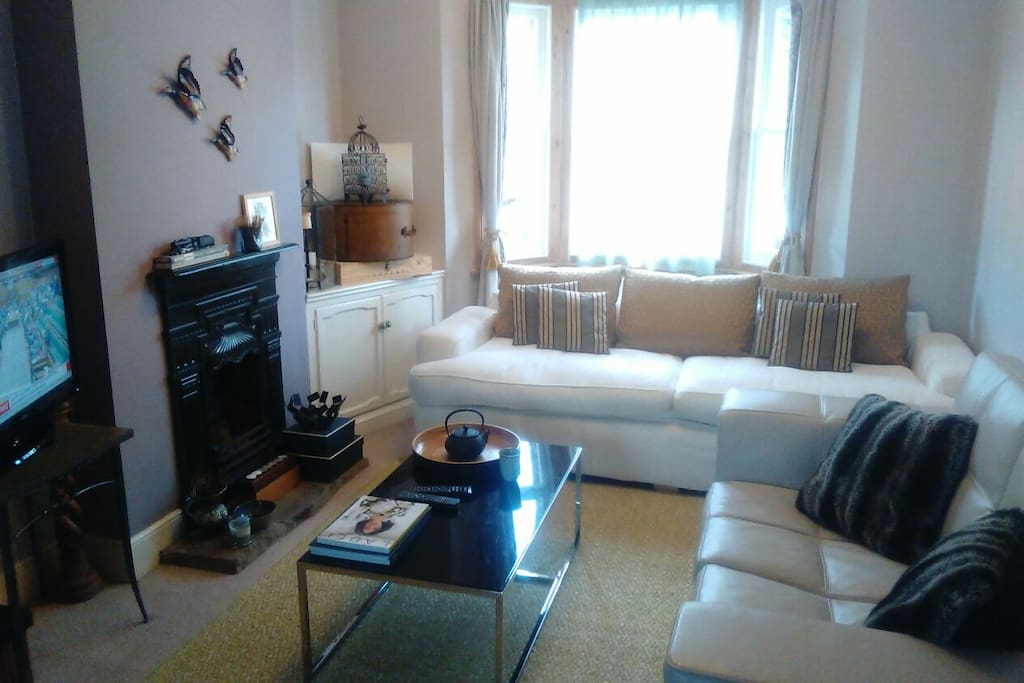 Shared lounge, wifi, three wide sofas