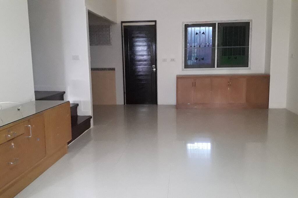 ชั้น 1 ห้องรับแขก