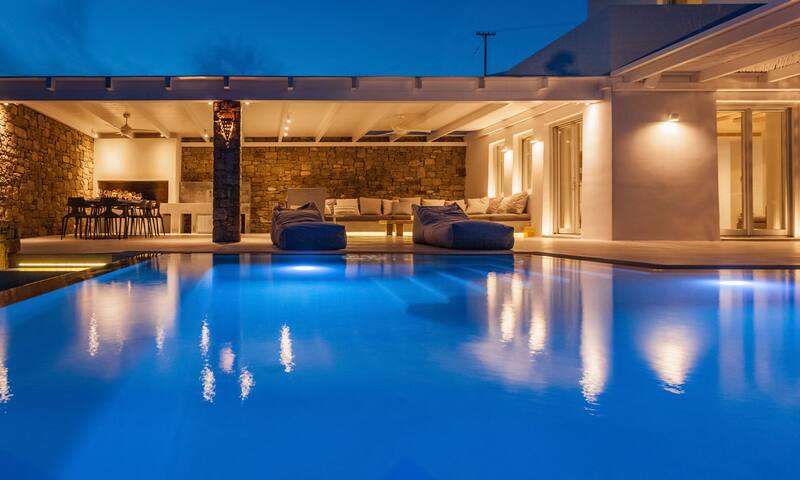 Anais II Villa, 7BD, pool Jacuzzi BBQ, Gym gallery image 2