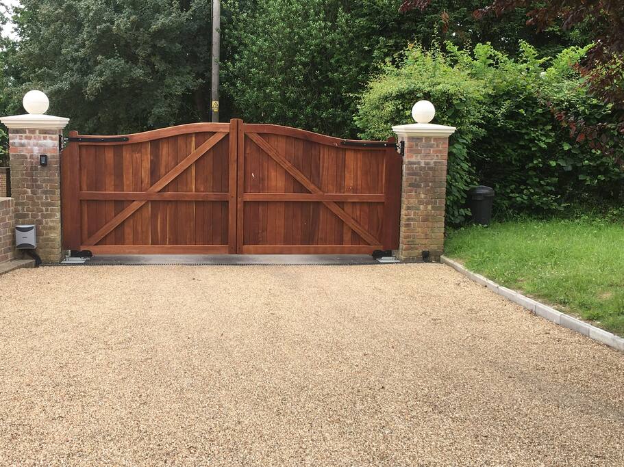 electric gates auto open when departing