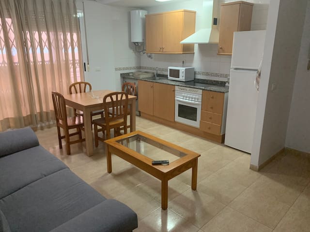 Apartment 4 guests near the beach.