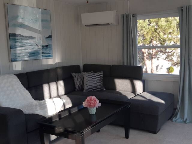 Beautiful cozy cottage few minutes walk to beach gallery image 5