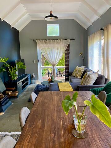 Cosy and Unique Family Retreat in Hout Bay gallery image 5