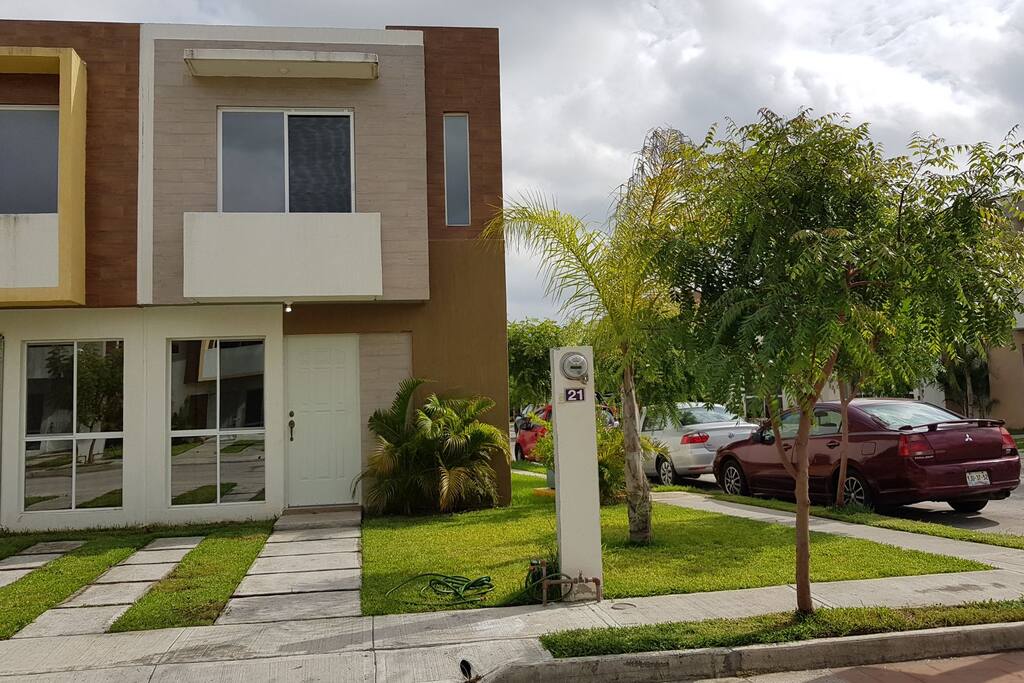 FRENTE DE LA CASA