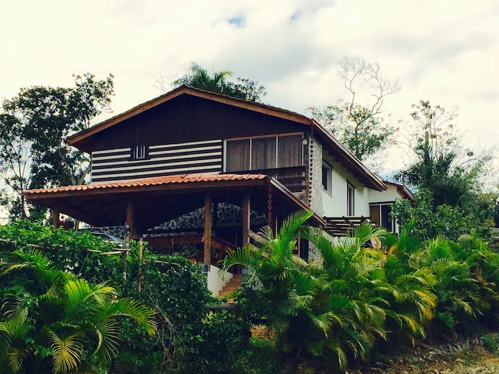 La Casita de Jara! Beautiful mountain view. Houses for Rent in