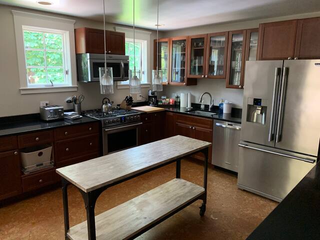 Stylish Historic Hill Home With Offstreet Parking gallery image 5