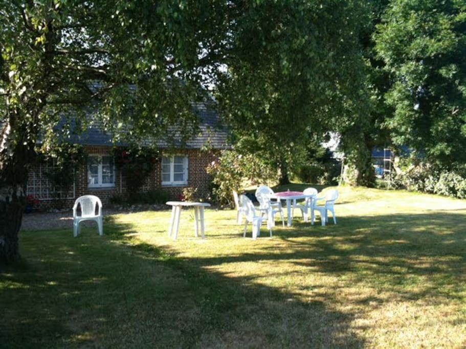 Charming and quiet old house with a garden