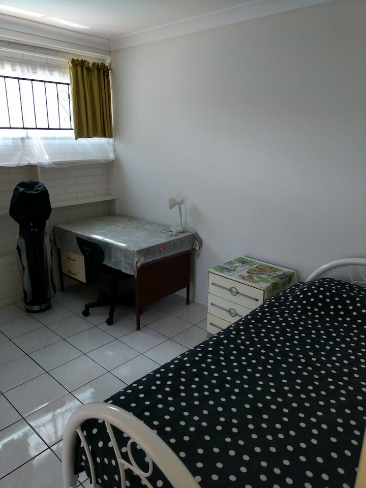 Happy Home, 1. fotografija