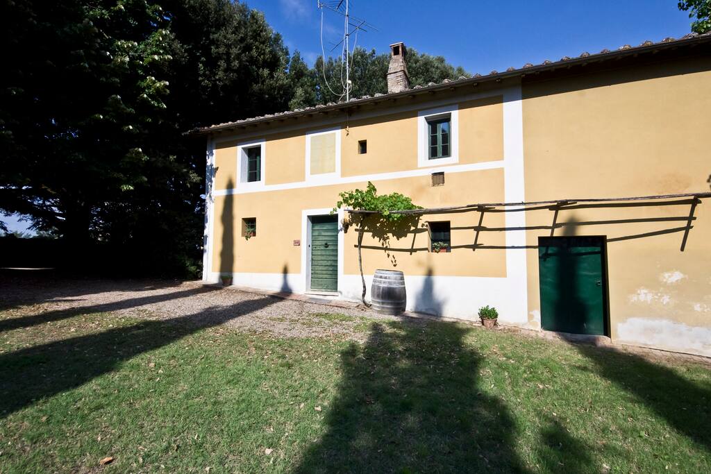 L'ingresso della casa colonica