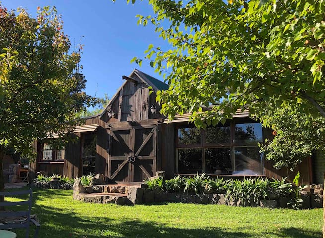 Barn&Bridge – Converted barn stay with hot tub