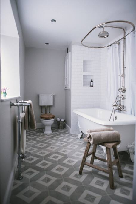 Bathroom with underfloor heating
