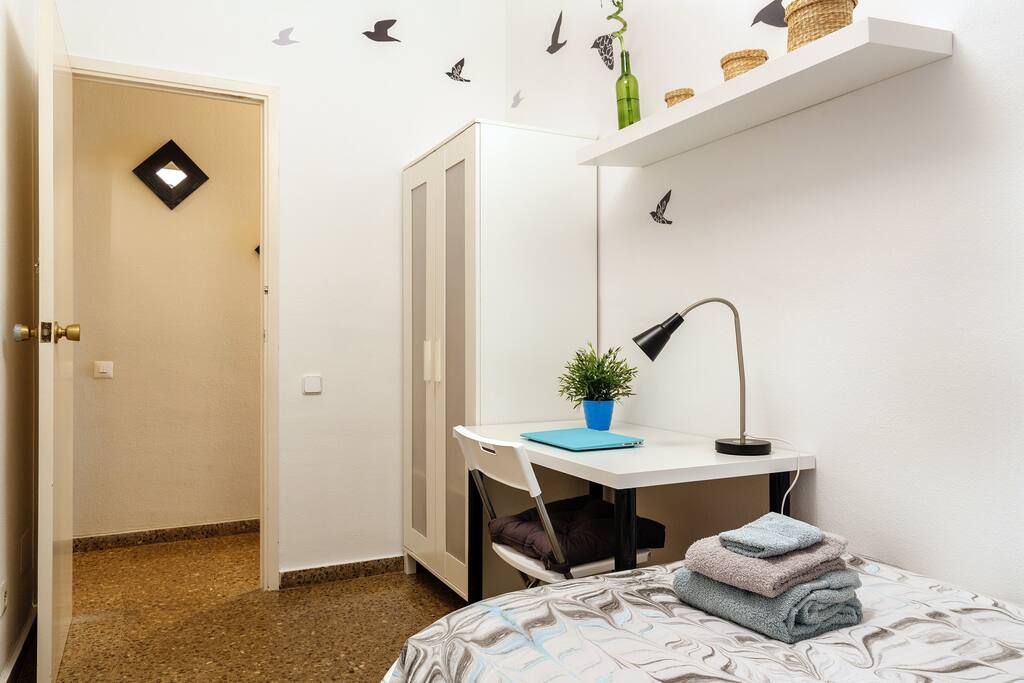 The Relax Room with a desk ideal for work