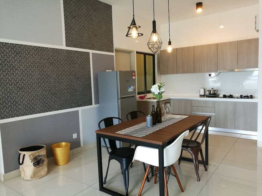Simple Yet Stylish Dining