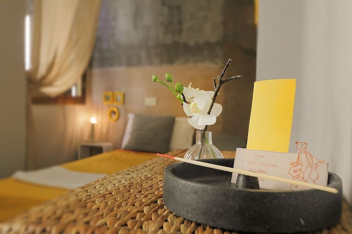 The Place for  Travelers - Yellow Room