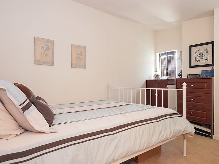 Rowhouse w/ yard at Inner Harbor Townhouses for Rent in Baltimore