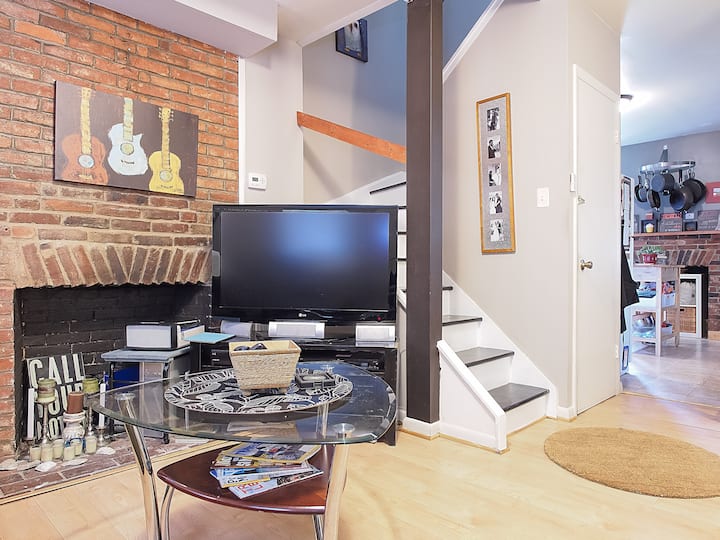 Rowhouse w/ yard at Inner Harbor Townhouses for Rent in Baltimore